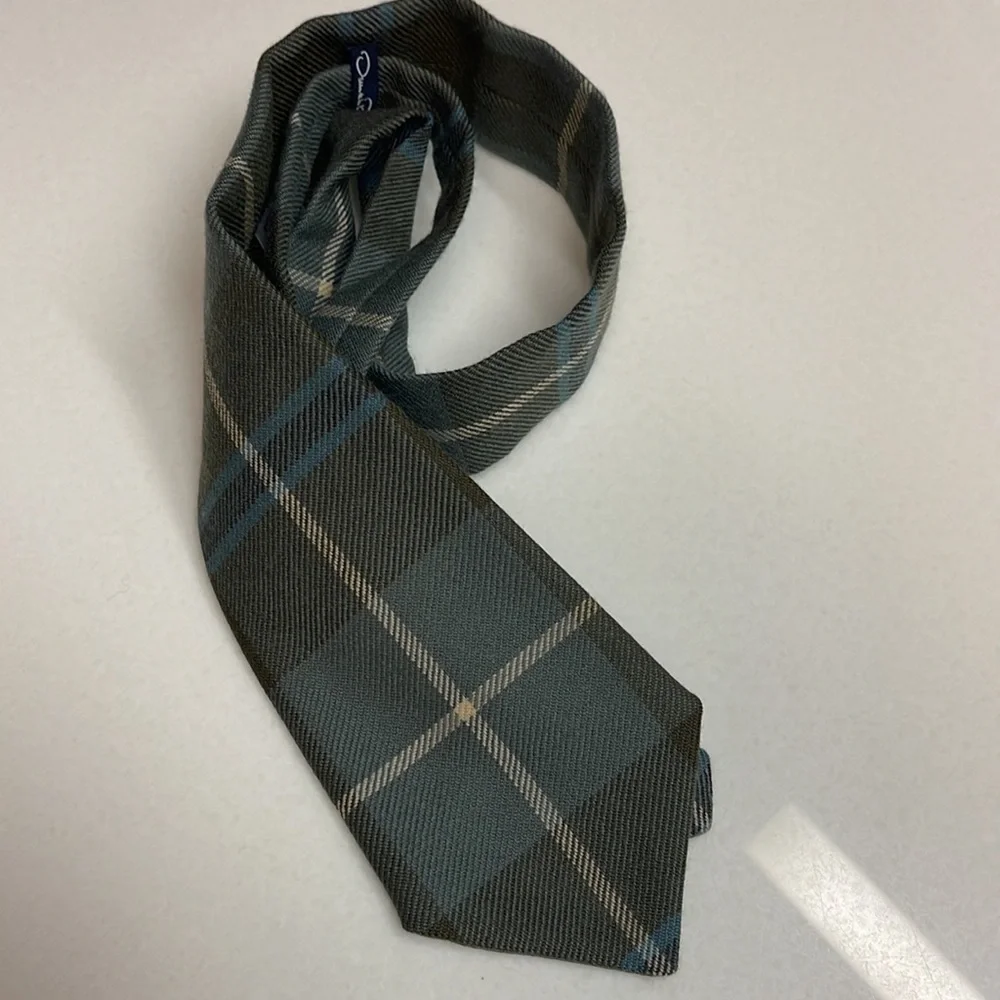Oscar de la rentA boys tie
